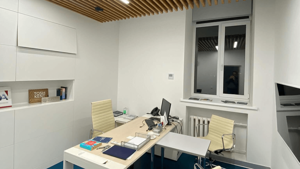 Administración de oficina de proyectos
18 cámaras, sistema WiFi, 
sistema de alarma autónomo