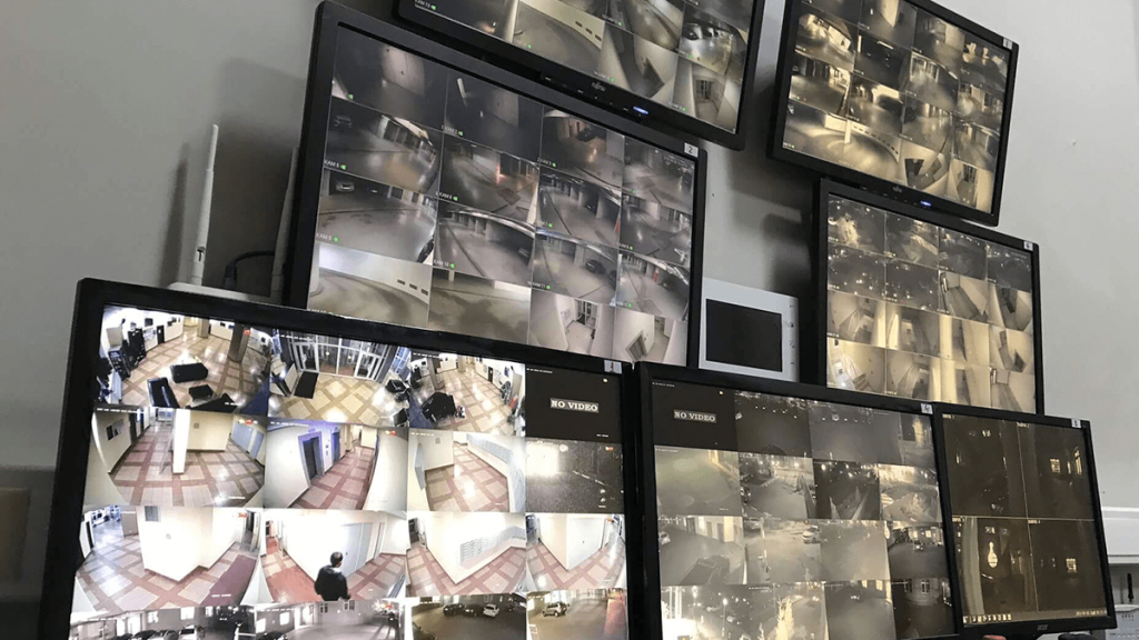 Complejo residencial y aparcamiento
94 cámaras, sala de control